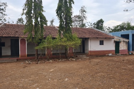 Students learning at Rajarajeshwari Vidya Samsthe